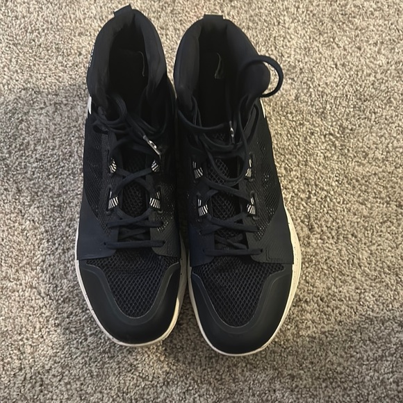 Volleyball Shoes - Picture 2 of 5